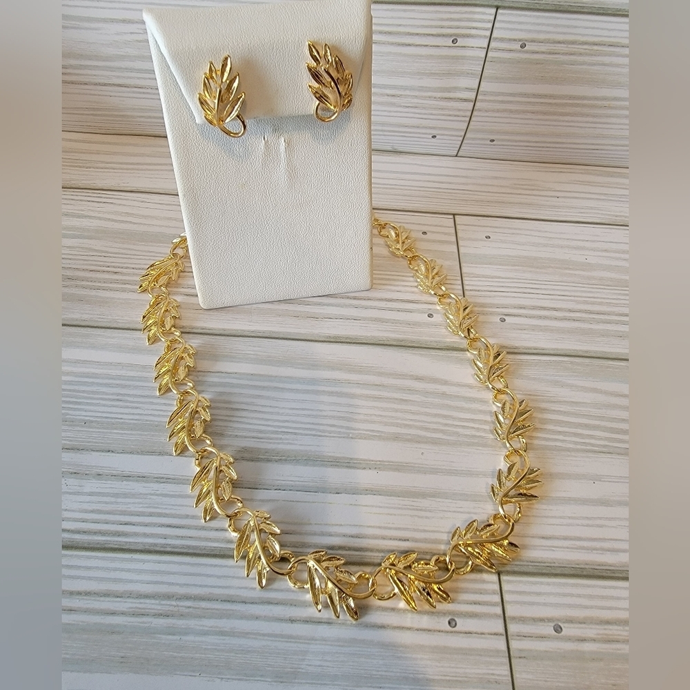 Vintage Gold Tone Leaf Link Necklace & Pierced Earrings Set